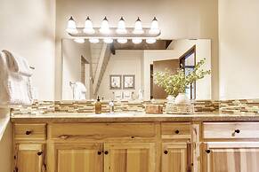 Alder by Avantstay Moody Retreat Patio Hot Tub in Sunriver