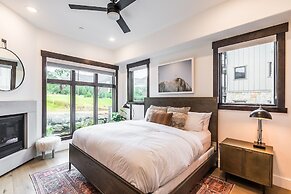 Slope Sight by Avantstay A Location w Hot Tub
