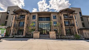 Slope Sight by Avantstay A Location w Hot Tub