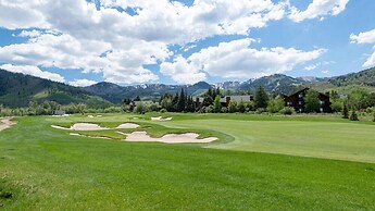 Slope Sight by Avantstay A Location w Hot Tub