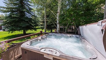 Jupiter Peak by Avantstay Near Deer Valley Base w Hot Tub