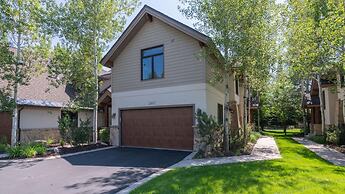 Jupiter Peak by Avantstay Near Deer Valley Base w Hot Tub