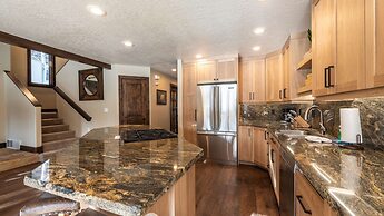 Jupiter Peak by Avantstay Near Deer Valley Base w Hot Tub