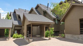 Powder Pointe by Avantstay Minutes From Base Village