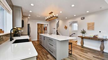 Powder Pointe by Avantstay Minutes From Base Village