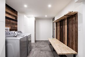 Maxwell by Avantstay 15min to Village Slopes