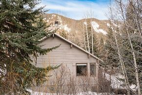 Maxwell by Avantstay 15min to Village Slopes