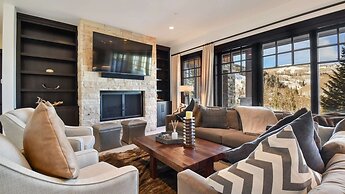 Silver Sun by Avantstay Ski-in Ski-out w Hot Tub