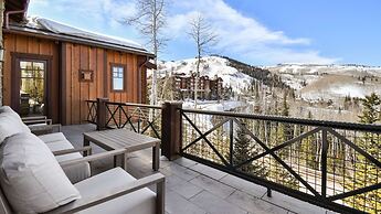 Silver Sun by Avantstay Ski-in Ski-out w Hot Tub