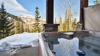 Silver Sun by Avantstay Ski-in Ski-out w Hot Tub