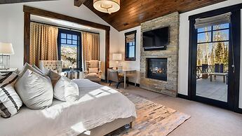 Silver Sun by Avantstay Ski-in Ski-out w Hot Tub