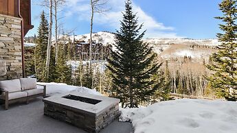 Silver Sun by Avantstay Ski-in Ski-out w Hot Tub