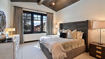 Silver Sun by Avantstay Ski-in Ski-out w Hot Tub