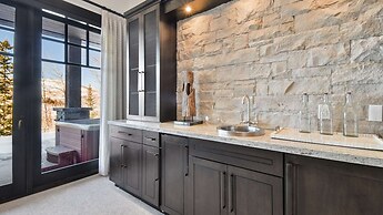 Silver Sun by Avantstay Ski-in Ski-out w Hot Tub