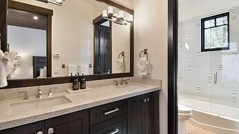 Silver Sun by Avantstay Ski-in Ski-out w Hot Tub