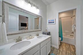 Tranquil Tides by Avantstay 5 Minutes to Beach