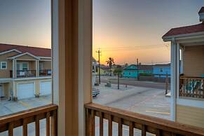 Tranquil Tides by Avantstay 5 Minutes to Beach