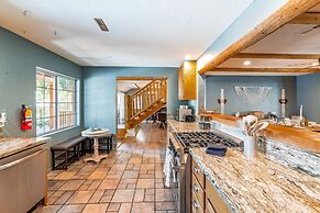 Bearpaw by Avantstay Hot Tub 10 Min to Lake