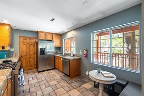 Bearpaw by Avantstay Hot Tub 10 Min to Lake