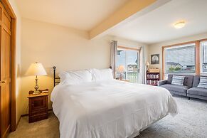 Beach Lookout Retreat by Avantstay Rooftop Views