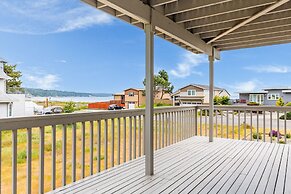 Beach Lookout Retreat by Avantstay Rooftop Views