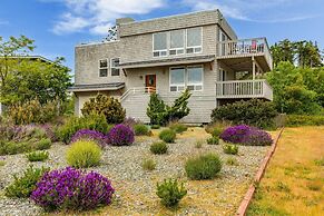 Beach Lookout Retreat by Avantstay Rooftop Views