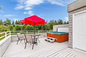 Beach Lookout Retreat by Avantstay Rooftop Views