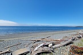 Beach Lookout Retreat by Avantstay Rooftop Views