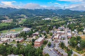 Mountain Hollow Estate by Avantstay Great Views