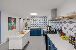 Fable by Avantstay 2 Unique Spaces w Bowling Hot Tub Fire Pit Large Ya