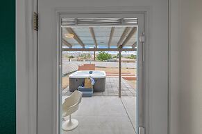 Fable by Avantstay 2 Unique Spaces w Bowling Hot Tub Fire Pit Large Ya