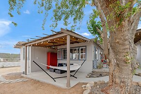 Fable by Avantstay 2 Unique Spaces w Bowling Hot Tub Fire Pit Large Ya