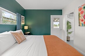 Fable by Avantstay 2 Unique Spaces w Bowling Hot Tub Fire Pit Large Ya