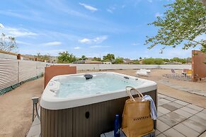 Fable by Avantstay 2 Unique Spaces w Bowling Hot Tub Fire Pit Large Ya