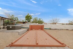 Fable by Avantstay 2 Unique Spaces w Bowling Hot Tub Fire Pit Large Ya