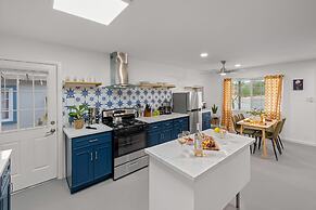 Fable by Avantstay 2 Unique Spaces w Bowling Hot Tub Fire Pit Large Ya