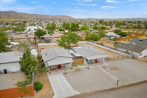 Fable by Avantstay 2 Unique Spaces w Bowling Hot Tub Fire Pit Large Ya