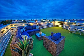 Lost Shaker of Salt by Avantstay Rooftop Pool