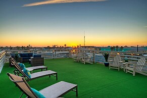 Lost Shaker of Salt by Avantstay Rooftop Pool