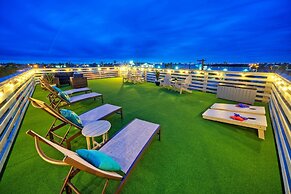 Lost Shaker of Salt by Avantstay Rooftop Pool