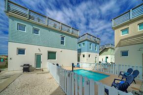 Lost Shaker of Salt by Avantstay Rooftop Pool