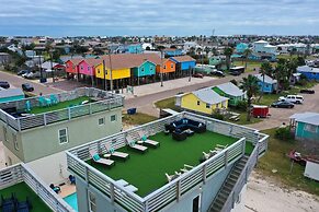 Lost Shaker of Salt by Avantstay Rooftop Pool