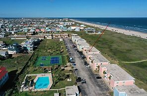 Bubbly Blew by Avantstay Beachfront Condo View