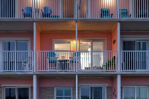 Bubbly Blew by Avantstay Beachfront Condo View