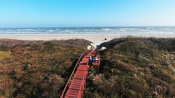 Bubbly Blew by Avantstay Beachfront Condo View