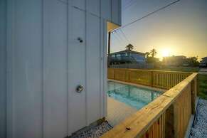 Alright Alright Alright by Avantstay Pool