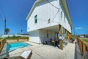 Alright Alright Alright by Avantstay Pool