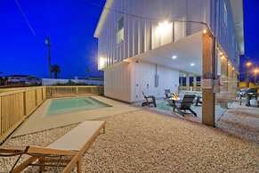 Alright Alright Alright by Avantstay Pool