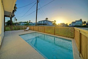 Alright Alright Alright by Avantstay Pool