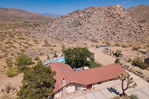 Desert Shadows by Avantstay Breathtaking Views Pool
